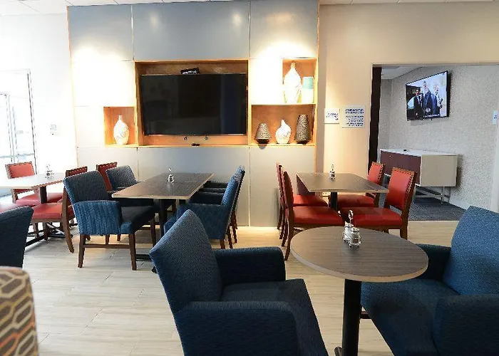 Отель Express & Chicago North Shore - By Ihg