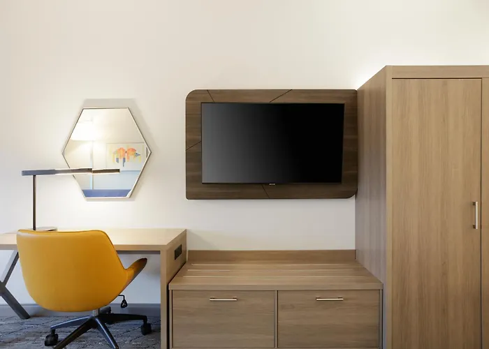 Express & Chicago North Shore - By Ihg