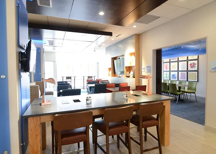 Express & Chicago North Shore - By Ihg