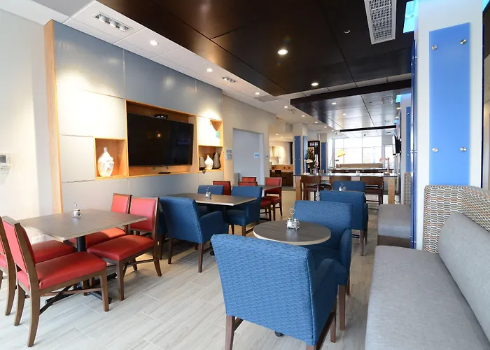 Express & Chicago North Shore - By Ihg Отель 3*