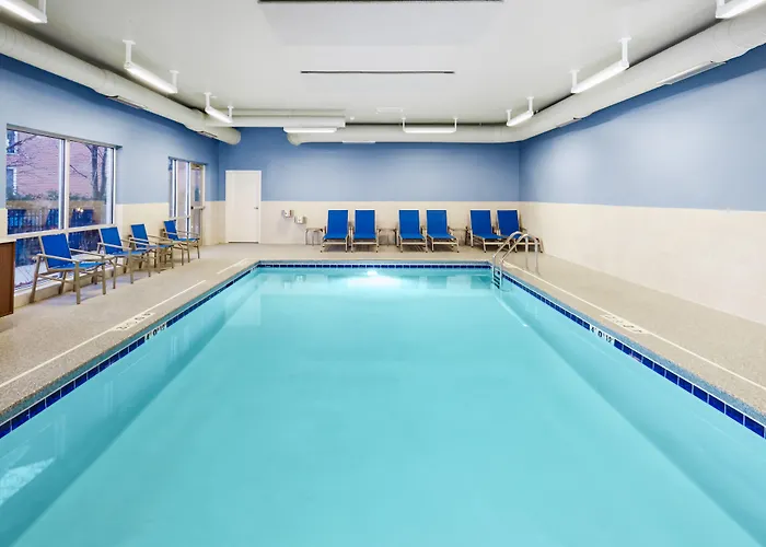 Express & Chicago North Shore - By Ihg Отель 3*