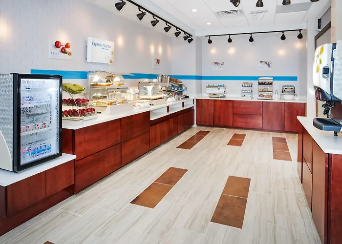 Express & Chicago North Shore - By Ihg Отель 3*