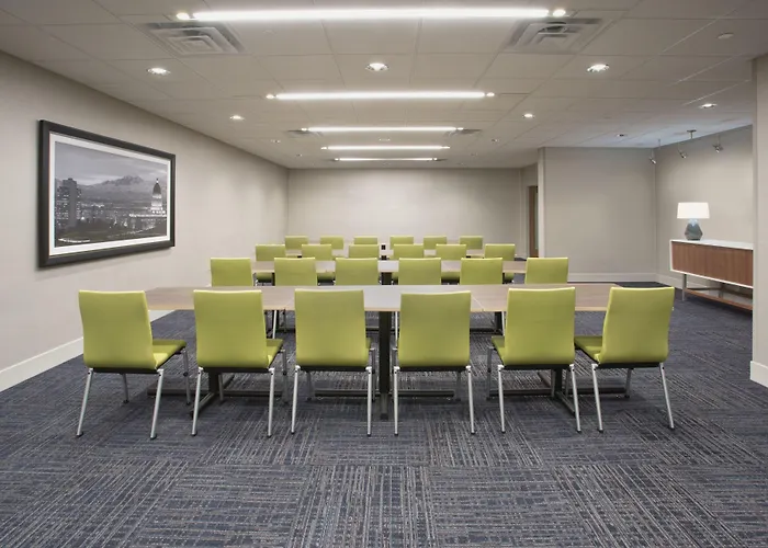 Express & Chicago North Shore - By Ihg Отель 3*