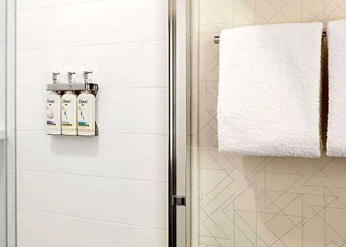 Express & Chicago North Shore - By Ihg